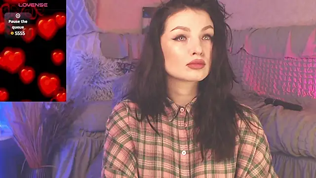 Snapshot of BritneyBarker chatting on December 31, 2024, 2:40 am BritneyBarker online show from December 31, 2024, 2:40 am