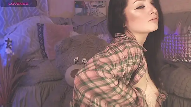 Snapshot of BritneyBarker chatting on January 2, 2025, 1:17 am BritneyBarker online show from January 2, 2025, 1:17 am