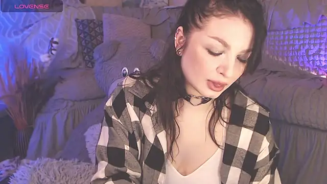 Snapshot of BritneyBarker chatting on January 31, 2025, 12:50 am BritneyBarker online show from January 31, 2025, 12:50 am