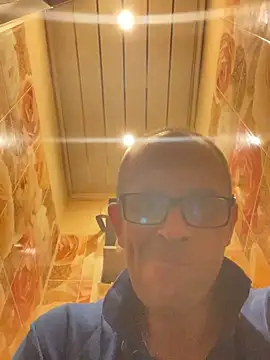 Snapshot of MaxDevilWhite chatting on February 28, 2026, 8:43 pm MaxDevilWhite online show from February 28, 2026, 8:43 pm