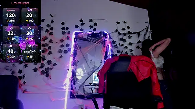 saray  jones online show from October 30, 2025, 1:56 pm