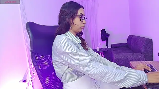 RenataLujan  online show from January 24, 2025, 4:17 pm