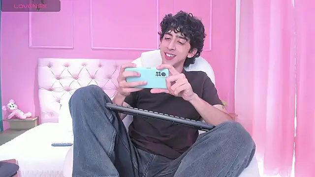 Alezzandro  online show from January 23, 2025, 2:28 pm