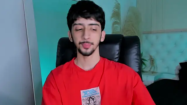 Snapshot of Alezzandro_ chatting on September 17, 2025, 8:32 pm Alezzandro online show from September 17, 2025, 8:32 pm