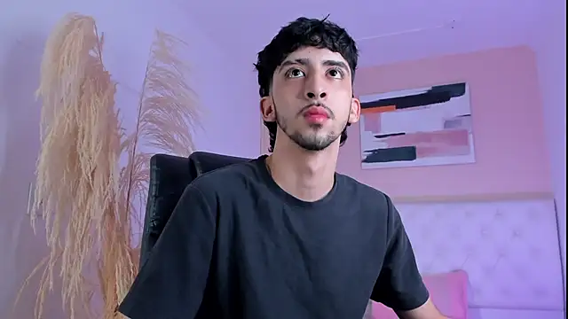 Snapshot of Alezzandro_ chatting on September 21, 2025, 8:54 pm Alezzandro online show from September 21, 2025, 8:54 pm