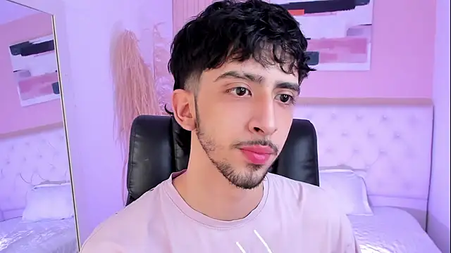 Snapshot of Alezzandro_ chatting on September 24, 2025, 8:23 pm Alezzandro online show from September 24, 2025, 8:23 pm