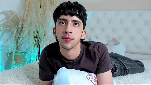 Snapshot of Alezzandro_ chatting on October 8, 2025, 8:50 pm Alezzandro online show from October 8, 2025, 8:50 pm