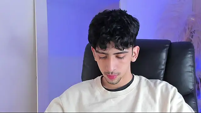 Snapshot of Alezzandro_ chatting on October 10, 2025, 8:08 pm Alezzandro online show from October 10, 2025, 8:08 pm