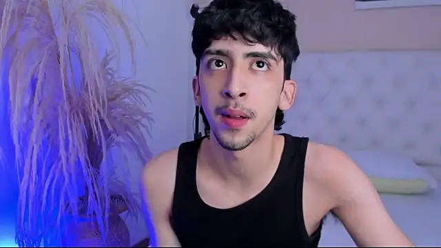 Snapshot of Alezzandro_ chatting on October 12, 2025, 8:41 pm Alezzandro online show from October 12, 2025, 8:41 pm