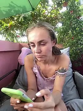 White Lu online show from February 8, 2026, 2:37 am