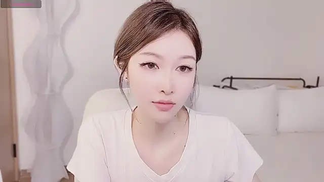 longlong xu online show from October 23, 2025, 1:43 pm