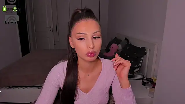 HelenShawn online show from October 10, 2025, 8:19 pm