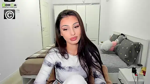 HelenShawn online show from November 9, 2025, 9:46 pm