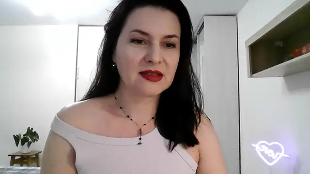 Victoria Glam online show from March 15, 2025, 5:48 pm