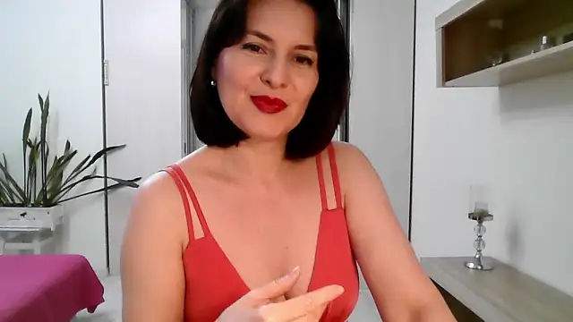 Victoria Glam online show from March 17, 2026, 5:38 pm