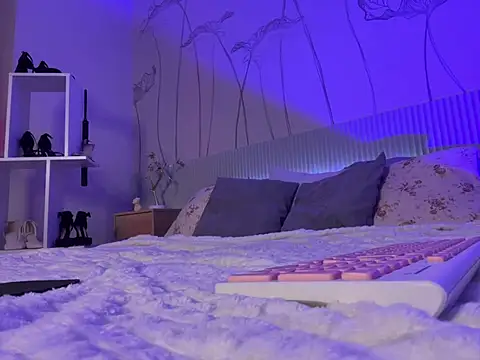 Snapshot of Molli_Luv chatting on February 21, 2025, 11:55 am Molli Luv online show from February 21, 2025, 11:55 am