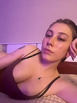 Snapshot of Molli_Luv chatting on October 25, 2025, 3:51 pm Molli Luv online show from October 25, 2025, 3:51 pm