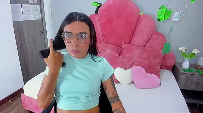 LauraaGomezz   online show from March 17, 2025, 10:28 pm