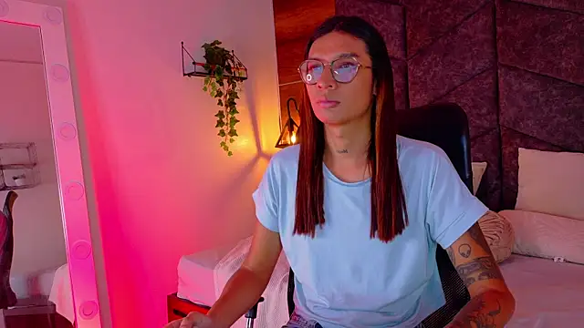 LauraaGomezz   online show from October 16, 2025, 7:37 pm