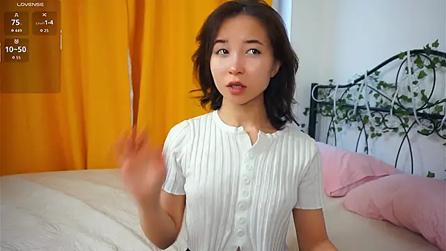 VeronaCritchlow online show from October 29, 2025, 7:21 am