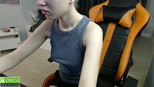 crystalyss online show from February 17, 2025, 11:42 pm