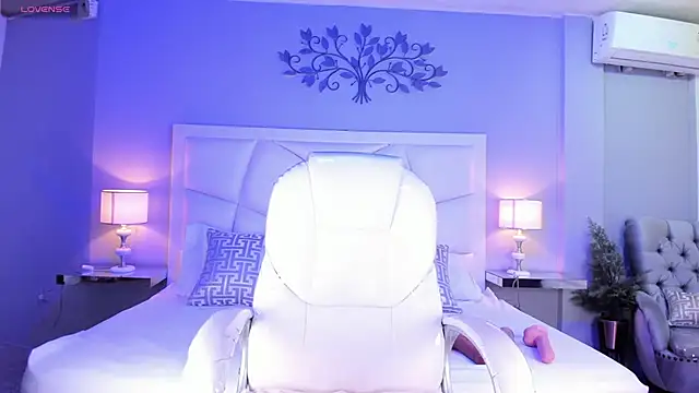 Snapshot of ZoeySnow chatting on February 26, 2025, 12:14 pm ZoeySnow online show from February 26, 2025, 12:14 pm