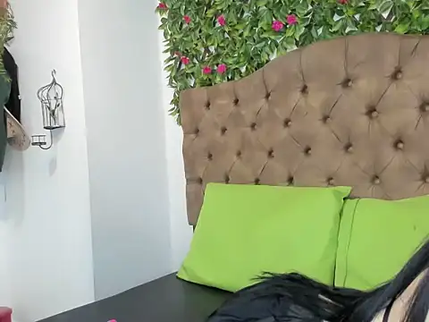 Snapshot of MelodyHott2 chatting on October 2, 2025, 2:13 pm MelodyHott2 online show from October 2, 2025, 2:13 pm