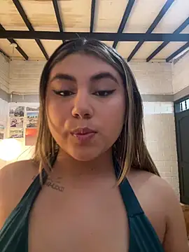 MeganCrow online show from May 6, 2026, 2:33 pm