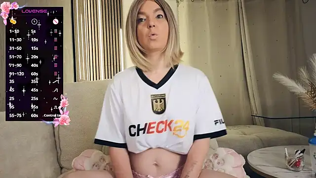 SarahAnnXXX online show from June 12, 2026, 8:41 pm