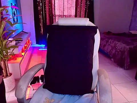 latexgoddes online show from January 8, 2026, 9:17 pm