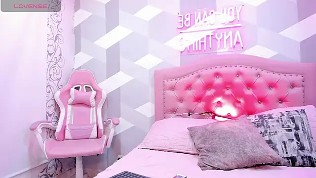 VioletRousse  online show from February 23, 2025, 7:17 pm