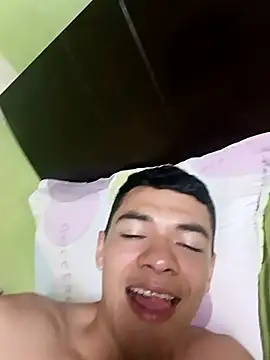 Snapshot of andresiito203 chatting on February 8, 2025, 4:47 am andresiito203 online show from February 8, 2025, 4:47 am