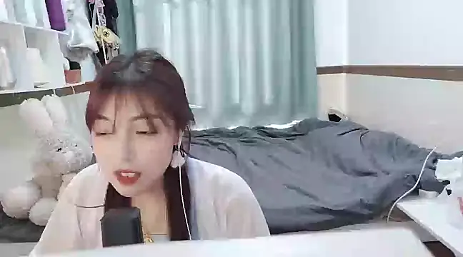 Snapshot of Song_99 chatting on February 8, 2025, 6:22 am Song 99 online show from February 8, 2025, 6:22 am