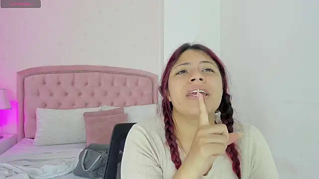 Snapshot of Kendall__Fox chatting on October 26, 2025, 5:46 am Kendall Fox online show from October 26, 2025, 5:46 am