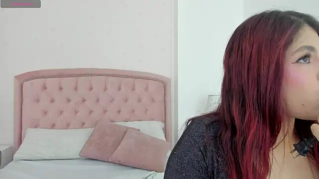 Kendall  Fox online show from November 27, 2025, 6:26 am