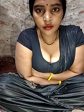 Snapshot of Simrandeshipp chatting on December 4, 2025, 11:13 pm Simrandeshipp online show from December 4, 2025, 11:13 pm