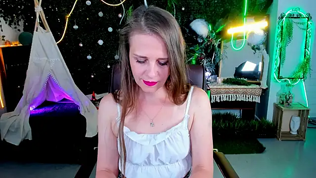 EmiliaBedy online show from May 13, 2026, 9:17 am