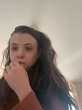 bunnythetailor online show from December 16, 2025, 1:05 pm