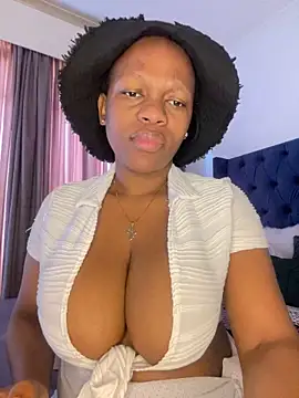 Snapshot of Boneca25 chatting on February 7, 2025, 9:58 am Boneca25 online show from February 7, 2025, 9:58 am