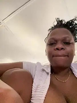 Boneca25 online show from November 23, 2025, 7:08 am