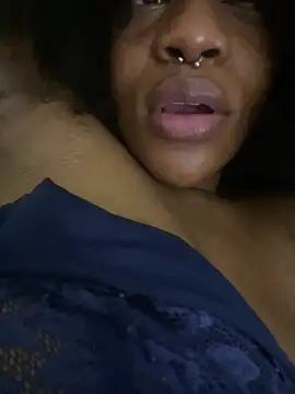 Boneca25 online show from February 24, 2026, 9:02 pm