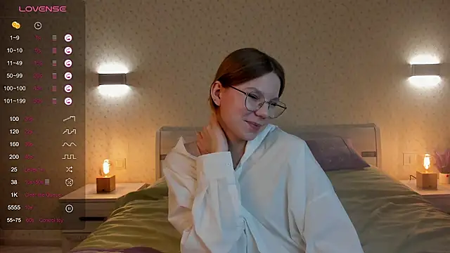 ElvinaBestwick online show from February 25, 2025, 6:53 pm