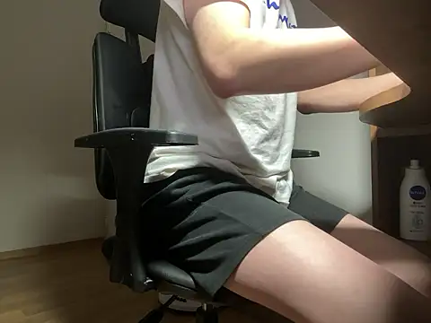 Snapshot of Phil_6677 chatting on November 26, 2025, 7:48 pm Phil 6677 online show from November 26, 2025, 7:48 pm