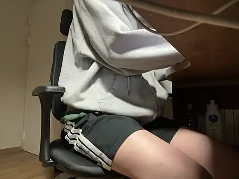 Snapshot of Phil_6677 chatting on December 3, 2025, 4:16 pm Phil 6677 online show from December 3, 2025, 4:16 pm