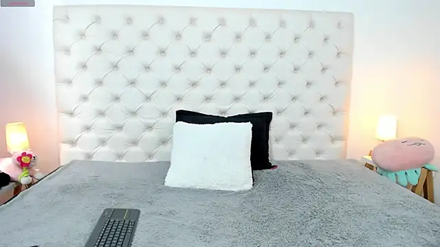 esmeralda06 online show from February 20, 2025, 3:08 pm