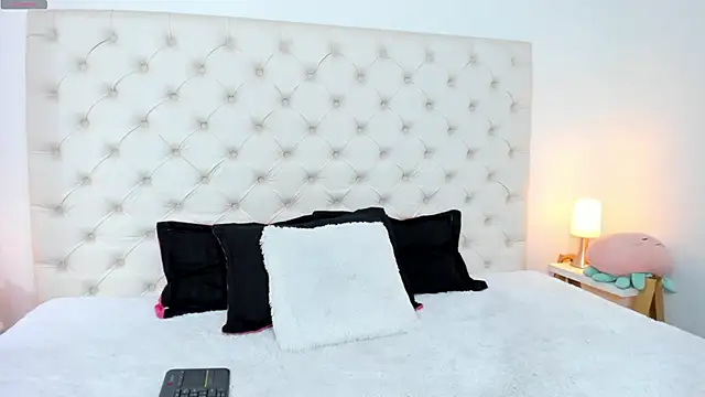 esmeralda06 online show from March 11, 2025, 3:45 pm