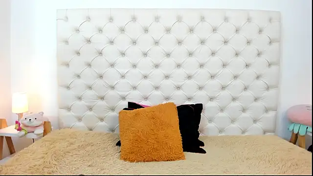 esmeralda06 online show from December 2, 2025, 2:23 pm