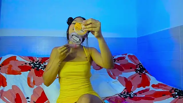 Snapshot of Ximena__1 chatting on February 18, 2025, 9:10 am Ximena  1 online show from February 18, 2025, 9:10 am