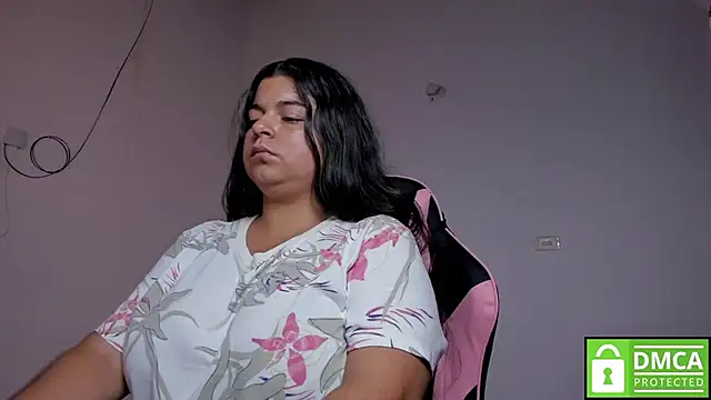 Snapshot of Little_Shaara chatting on October 6, 2025, 8:06 pm Little Shaara online show from October 6, 2025, 8:06 pm