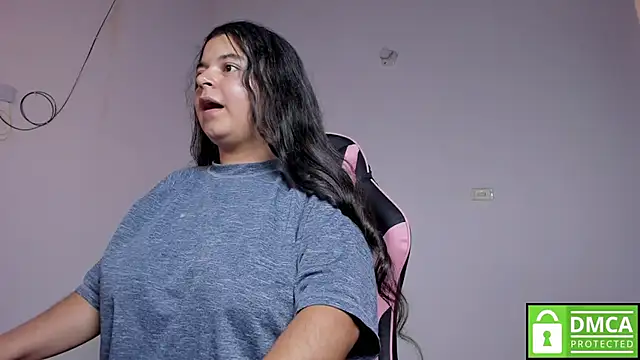 Snapshot of Little_Shaara chatting on October 14, 2025, 8:09 pm Little Shaara online show from October 14, 2025, 8:09 pm